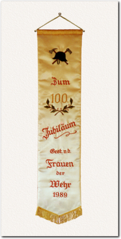 Fahnenschleife zum 100. Jubiläum