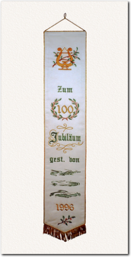 Fahnenschleife zum 100. Jubiläum