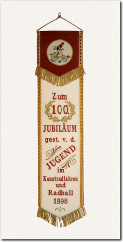 Fahnenschleife zum 100. Jubiläum